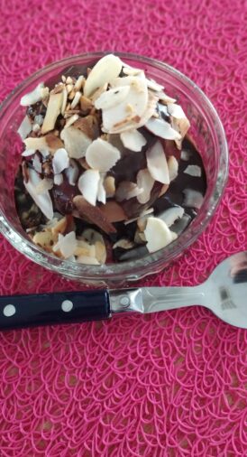 Pomme pochée au chocolat et amandes