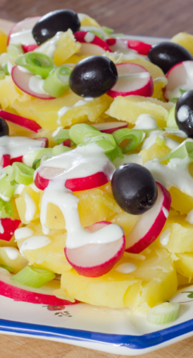 Salade de pommes de terre, radis et kiwis et sa sauce au yaourt