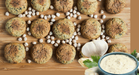Croquettes de pois et sauce blanche