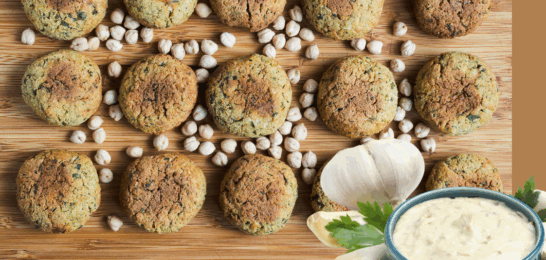 Croquettes de pois et sauce blanche