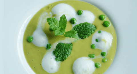 Velouté froid de petits pois à la menthe