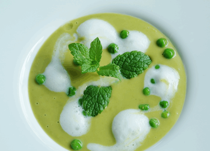 Velouté froid de petits pois à la menthe